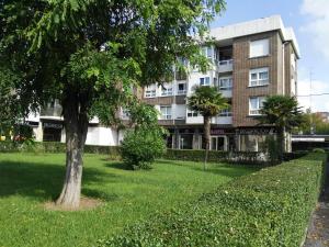 Un jardín fuera de Apartamento Getxo Tranquility by I Love Norte