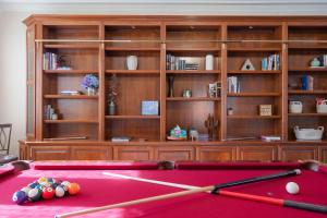 Billardbord på Pool & Spa Outdoor Fireplace BBQ Pool Table