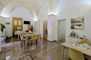 a dining room with a table and chairs at B&B Civico 11 in Veglie