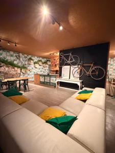 a living room with a couch and bikes on the wall at Fiets Kot in Keerselaar