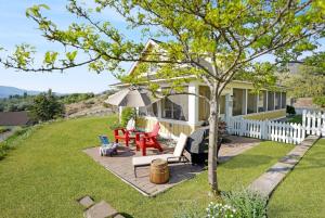 a patio with a table and chairs and an umbrella at Sunny Getaway at Veranda Beach in Oroville