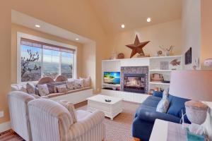 a living room with a couch and a fireplace at Sunny Getaway at Veranda Beach in Oroville