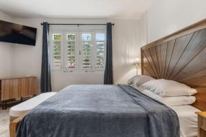 a bedroom with a large bed and a window at Ocean Vibes near Rincón Beachfront Access Condo in Matias +14 photos