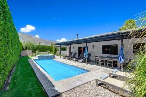 a backyard with a swimming pool and a house at Alejo Olive Orchard - Alice Lodging in Palm Springs