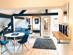 a living room with a table and a couch at Apartment direkt an der Waldnaab in Neustadt an der Waldnaab