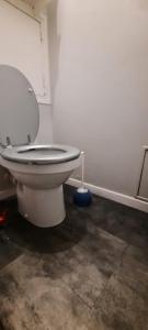a bathroom with a white toilet in a room at Havre De Paix Réside in Le Mée-sur-Seine