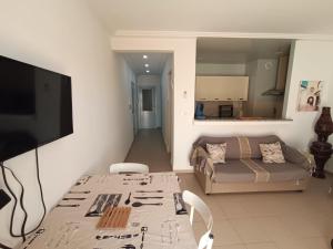 a living room with a couch and a table at L'Ambre in Hammamet