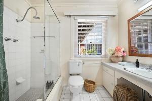 a bathroom with a toilet and a shower and a sink at Stunning Garden Studio at Mayfield Vineyard in Bloomfield