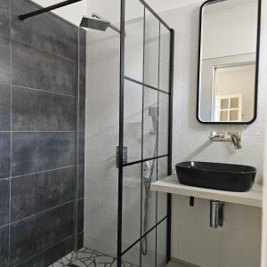 a bathroom with a sink and a mirror at Charmante villa bord de mer les pieds dans l'eau in La Trinité +18 photos