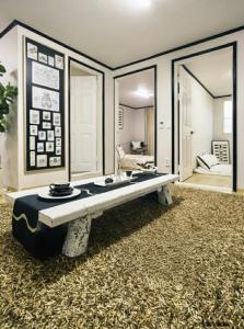 a room with a bench in the middle of a room at Zen House Suwon Hwaseong in Suwon