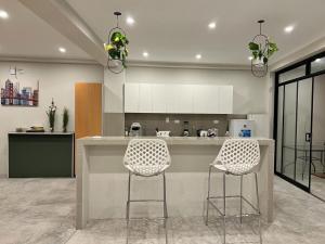 a kitchen with two bar stools and a counter at Casa Apartment Playa Tortugas in Tortuga