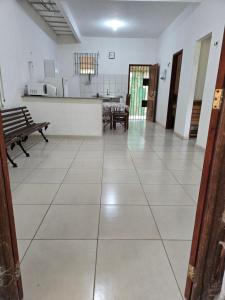 a large room with benches and a kitchen at Marahu Lindinhos in Belém