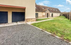 a house with a driveway and a grass yard at Authentique Ferme En Campagne in Saint-Germer-de-Fly +11 photos