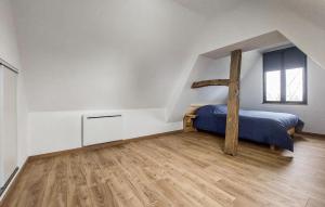 a bedroom with a bed and a window at Authentique Ferme En Campagne in Saint-Germer-de-Fly