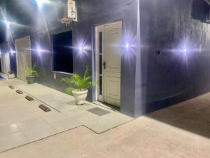 a room with a door and a potted plant at Pousada HG -101-Suíte in Vila Nova do Sul