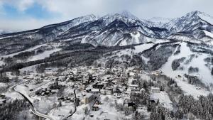 an aerial view of a village in the mountains at 香雲閣kounkaku villa in Myoko