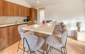 a kitchen with a table and four chairs at Sernets Recreatie Chalet 111 in Oud-Gastel