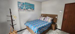 a small bedroom with a bed and a picture on the wall at Casa Abade - 4 Quartos - Excelente Localização in Itacaré +91 photos