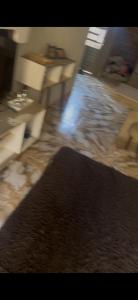 a blurry picture of a living room with a rug at Casa para carnaval in Marechal Deodoro