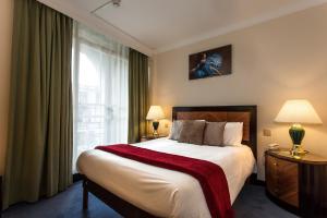 Un pat sau paturi într-o cameră la Britannia Hotel Birmingham New Street Station Birmingham