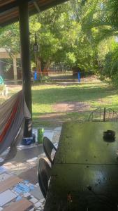 a picnic table and a hammock in a park at La casa de ito in La Chorrera