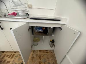 a small kitchen with a counter and a drawer at Departamento Estudio C3 Centrico La Casona in Xalapa +4 photos