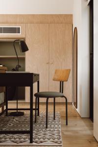a desk and a chair in a room at Wren House Victor Harbor in Victor Harbor