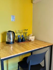 a counter with a tea kettle and bottles of water at เดย์ อิน in Ban Nong Sua Chang