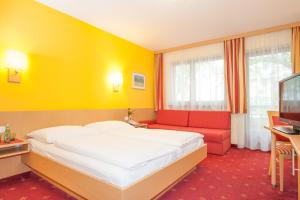 Postel nebo postele na pokoji v ubytování Hotel zur Post
