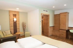 Postel nebo postele na pokoji v ubytování Hotel zur Post