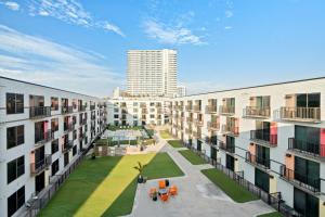 an aerial view of an apartment complex with buildings at Lodgeur Midtown, Houston - close to Downtown & Texas Medical Center in Houston