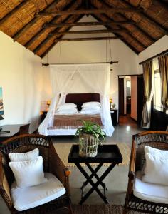 Säng eller sängar i ett rum på Draaihoek Lodge & Restaurant