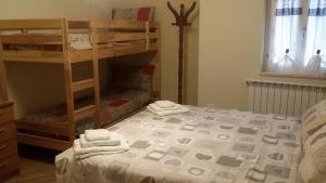 a bedroom with a bunk bed with towels on it at Roma Fuori Porta in San Cesareo