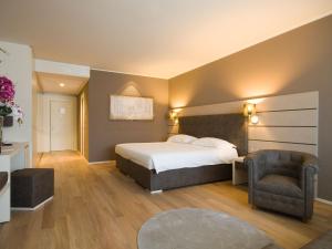 Postel nebo postele na pokoji v ubytování Hotel Glamour + 37 fotografií