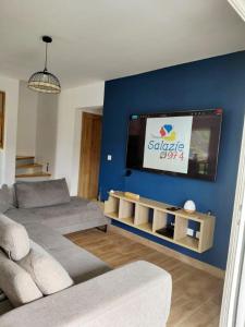 a living room with a couch and a flat screen tv at Ti Kaz Salazie 2 in Salazie