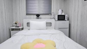 a bedroom with a bed with a heart on it at 루미에르스테이 in Ŭijŏngbu-yŏk