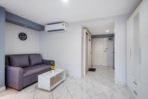 a living room with a couch and a table at Hua Hin Condo D - Maysa & Hin Nam in Hua Hin