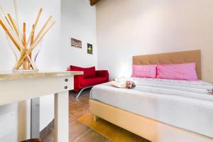 A bed or beds in a room at Antico Mercato