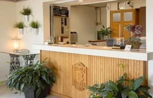 Dapur atau dapur kecil di Super 8 by Wyndham Charlotte/Amusement Park Area
