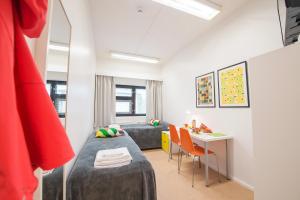 Posezení v ubytování Forenom Hostel Helsinki Pitäjänmäki