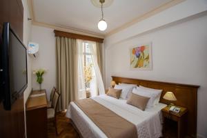 a hotel room with a bed and a window at Hotel OK in Rio de Janeiro