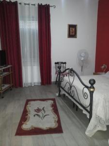 una camera con letto e tappeto di B&b Irma a Olivarella