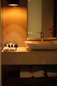a bathroom with a sink and a mirror and towels at Rafa - Al Nuzhah in Riyadh