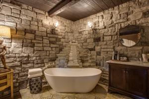 Gallery image of Storybook Riverside Inn in Leavenworth +12 photos