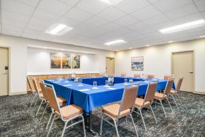 a conference room with a blue table and chairs at Hampton Inn Rutland/Killington in Rutland +37 photos
