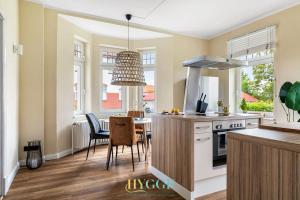 a kitchen with a table and a dining room at Villa Hygge Kappeln - Design Ferienwohnungen in Kappeln