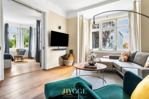 a living room with a couch and a table at Villa Hygge Kappeln - Design Ferienwohnungen in Kappeln