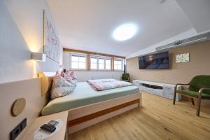 a small bedroom with a bed and a tv at Apartment Wenger Leogang in Leogang