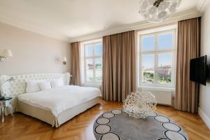 a bedroom with a bed and a large window at Hotel Sans Souci, Vienna in Vienna