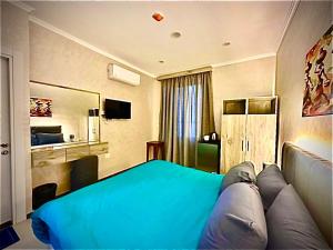 a hotel room with a bed and a couch at Heritage Cairo Hotel Taalat Harb in Cairo